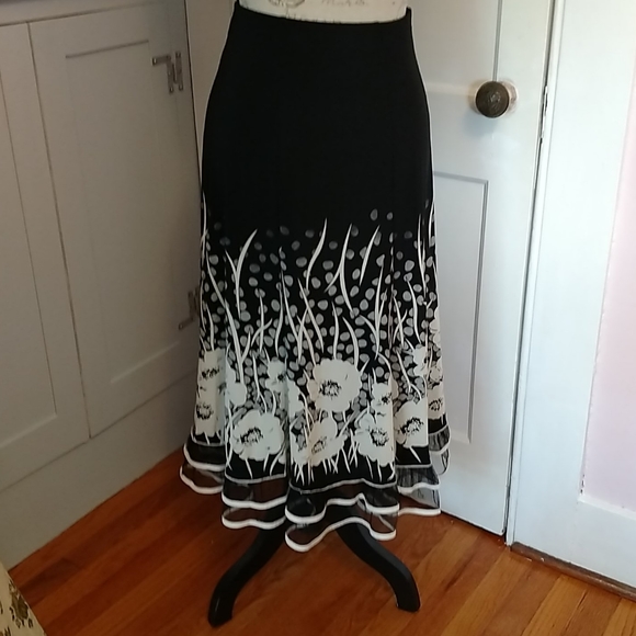 Cal Fashions black cream stretch skirt Sz M - Picture 1 of 7